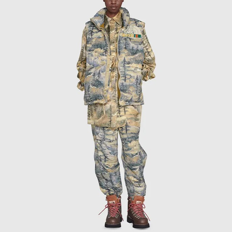 Женский утепленный жилет с принтом леса