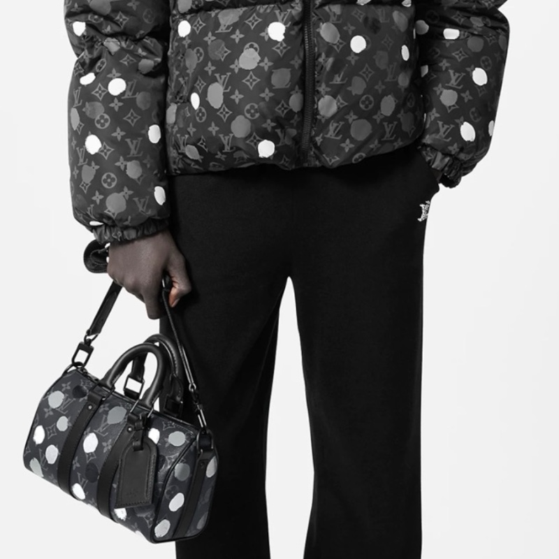 Сумка через плечо черного цвета Keepall 25 из коллекции Yayoi Kusama 