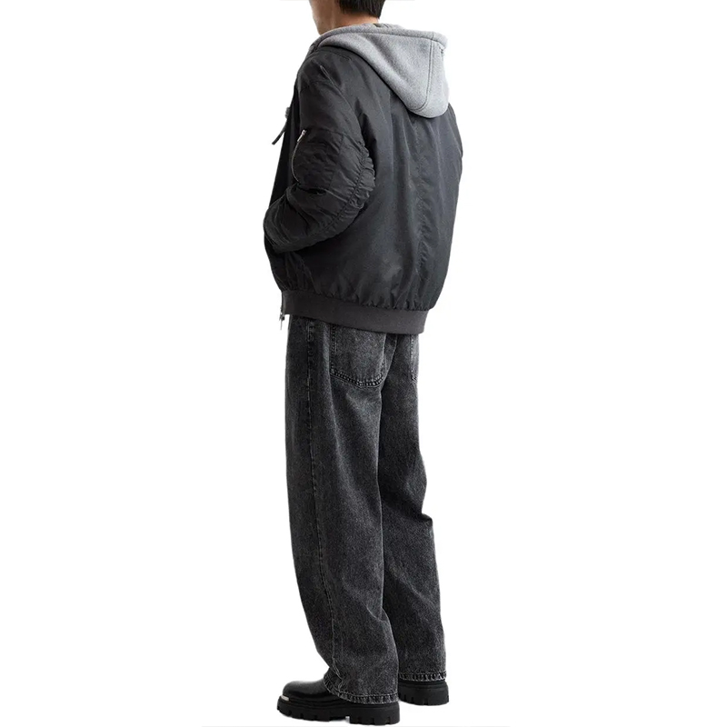 Мужская чёрная куртка-бомбер с капюшоном 