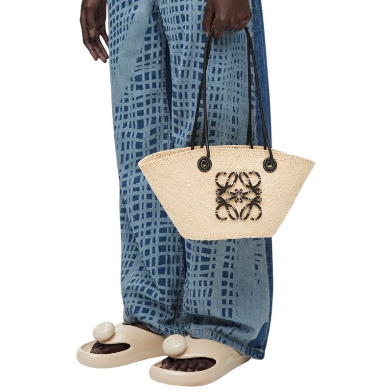 Плетённая сумка Anagram Basket Black из иракской пальмы и телячьей кожи small