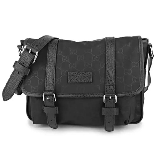 Черная нейлоновая сумка через плечо с принтом из монограмм