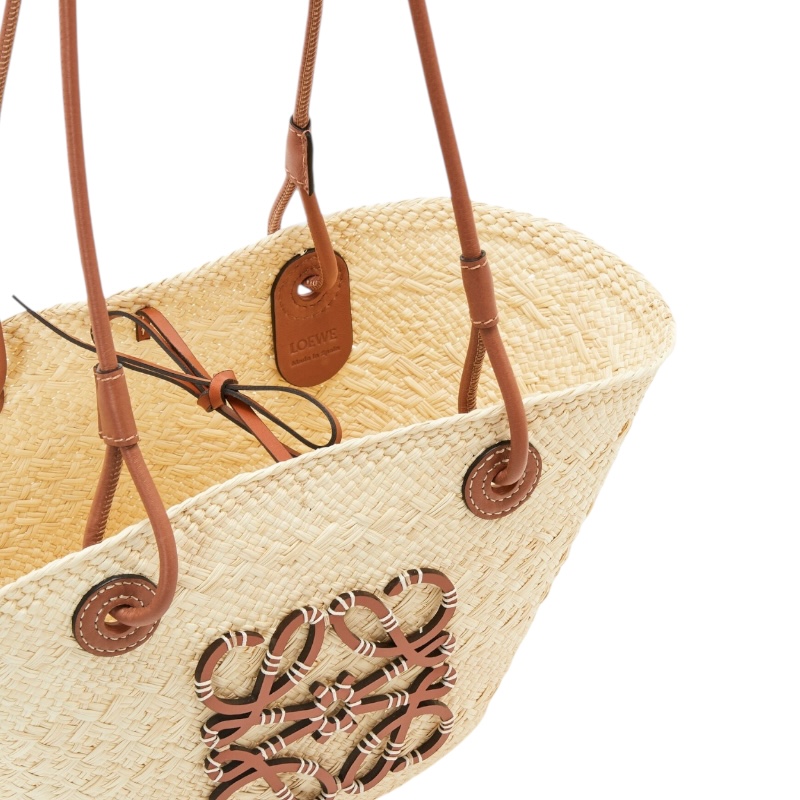 Плетённая сумка Anagram Basket Tan из иракской пальмы и телячьей кожи small