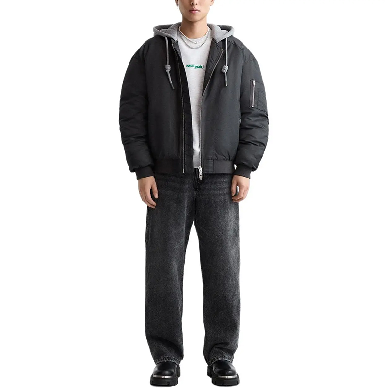 Мужская чёрная куртка-бомбер с капюшоном 