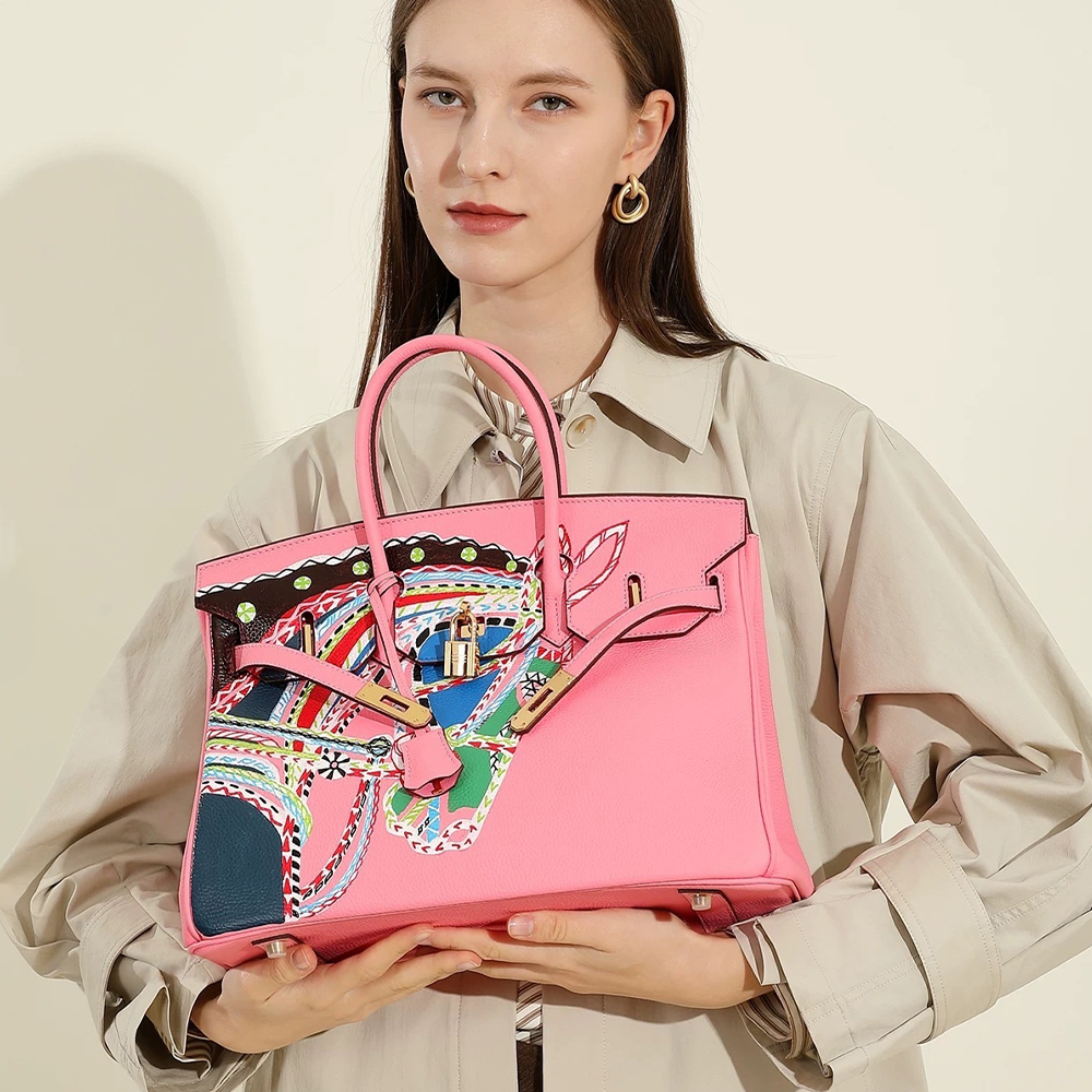 Розовая сумка Hermès Birkin с принтом лошади 35