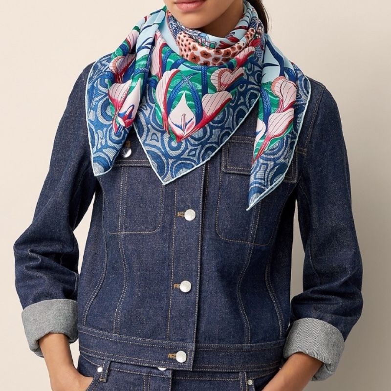 Шёлковый платок La Marche du Zambeze голубой 90