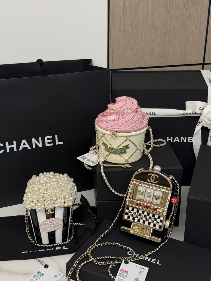 Коллекционная вечерняя сумка-минадьер Chanel Popcorn “Pop Coco” попкорн