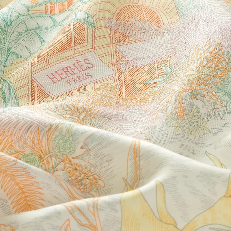 Шёлковый платок Faubourg Tropical Detail жёлтый 45