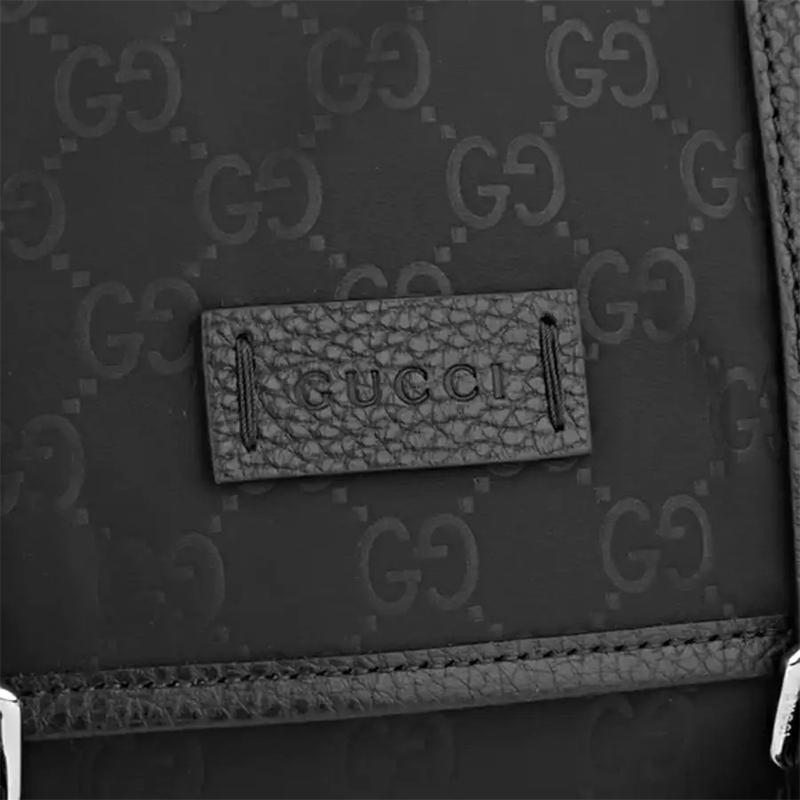 Черная нейлоновая сумка через плечо с принтом из монограмм