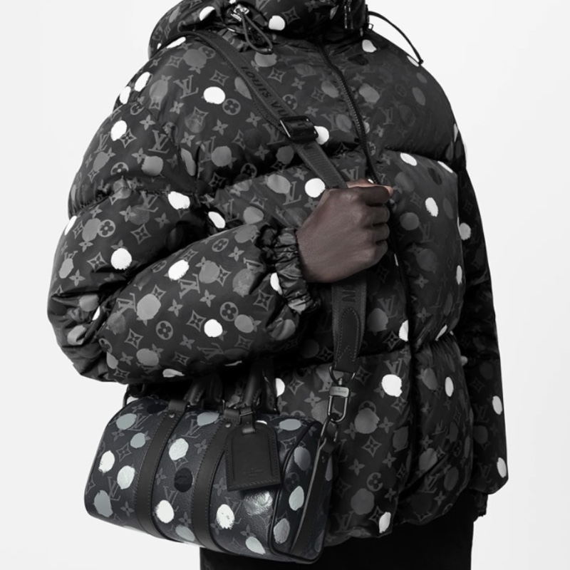 Сумка через плечо черного цвета Keepall 25 из коллекции Yayoi Kusama 