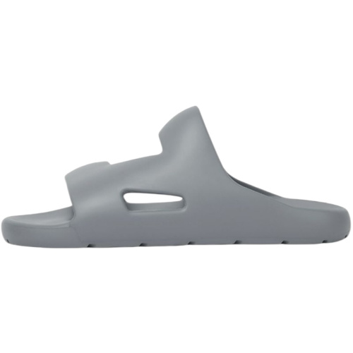 Серые резиновые шлепанцы