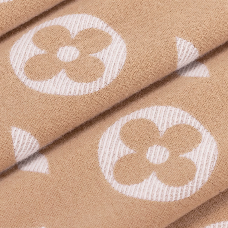 Шерстяной бежевый шарф LV Essential