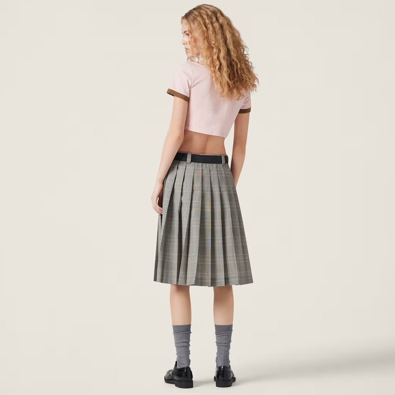 Розовая футболка кроп-топ с логотипом