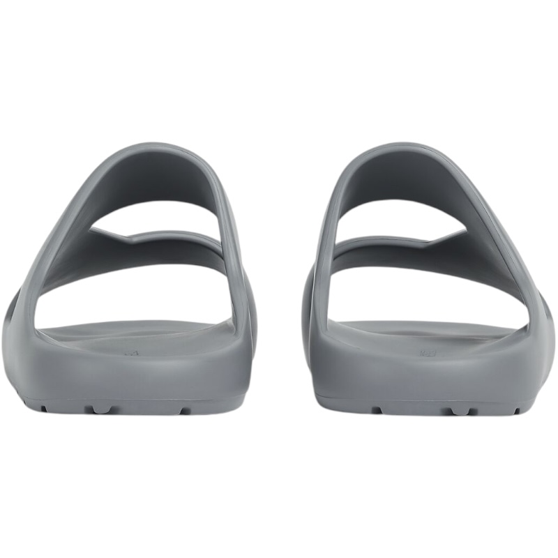 Серые резиновые шлепанцы