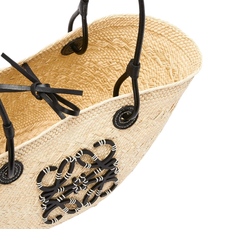 Плетённая сумка Anagram Basket Black из иракской пальмы и телячьей кожи small