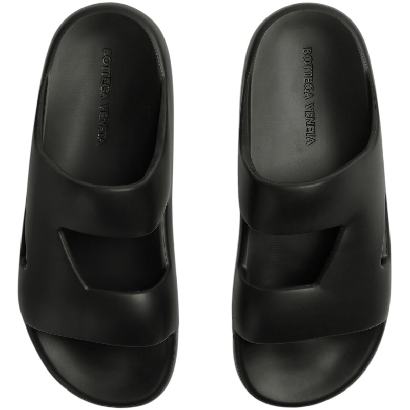 Чёрные резиновые шлепанцы