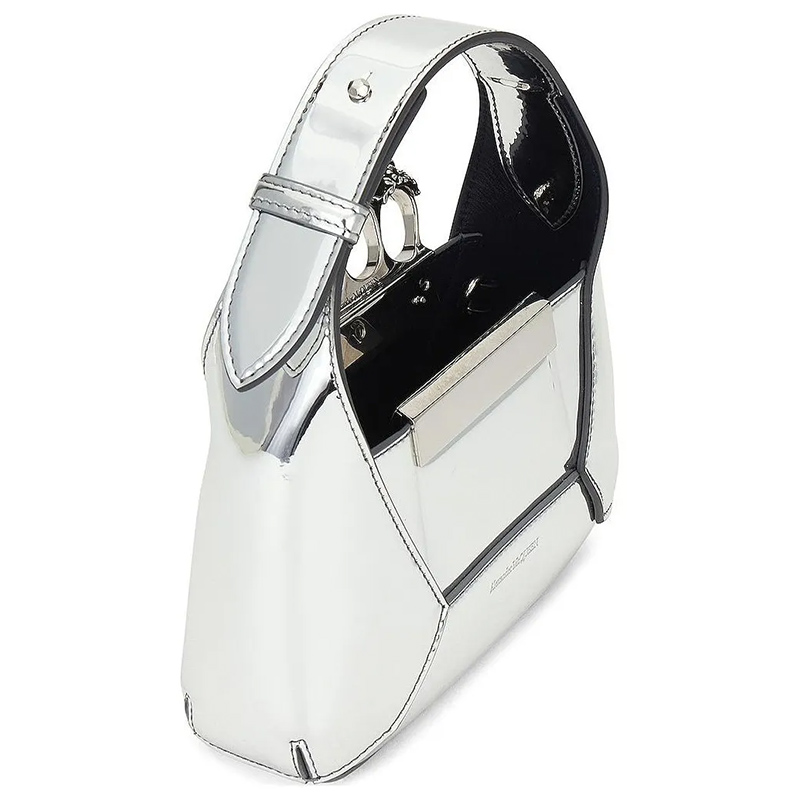 Серебристая кожаная сумка на плечо с декором Skull Four-Ring