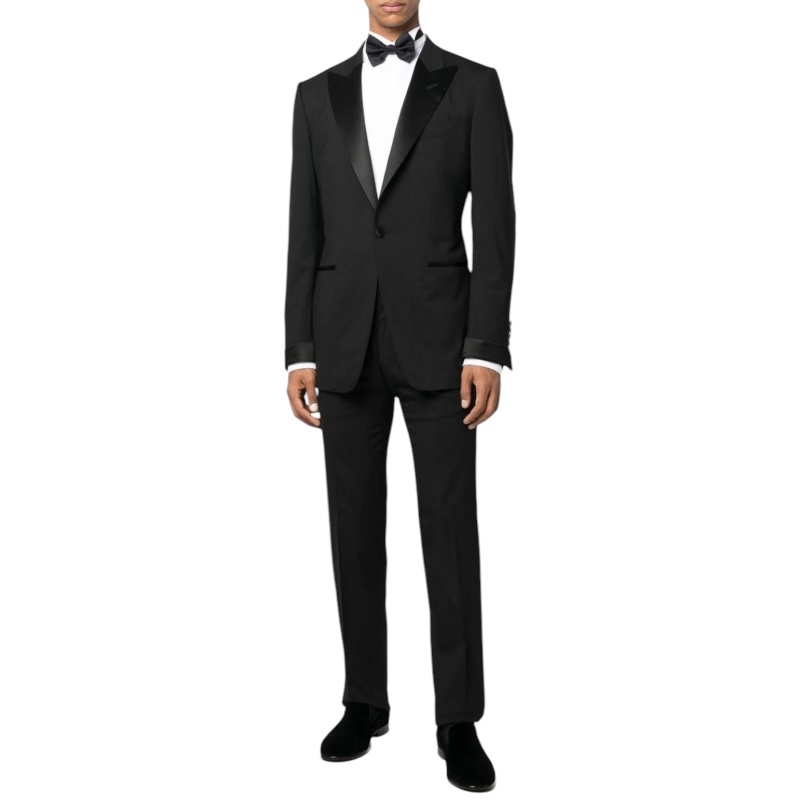 Чёрный смокинг с шёлковой отделкой