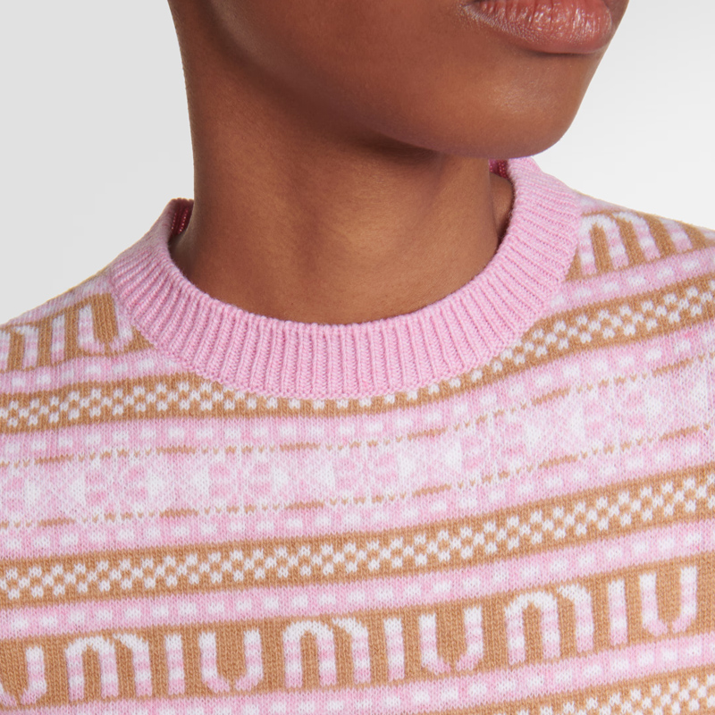 Шерстяной розовый джемпер в полоску с логотипом