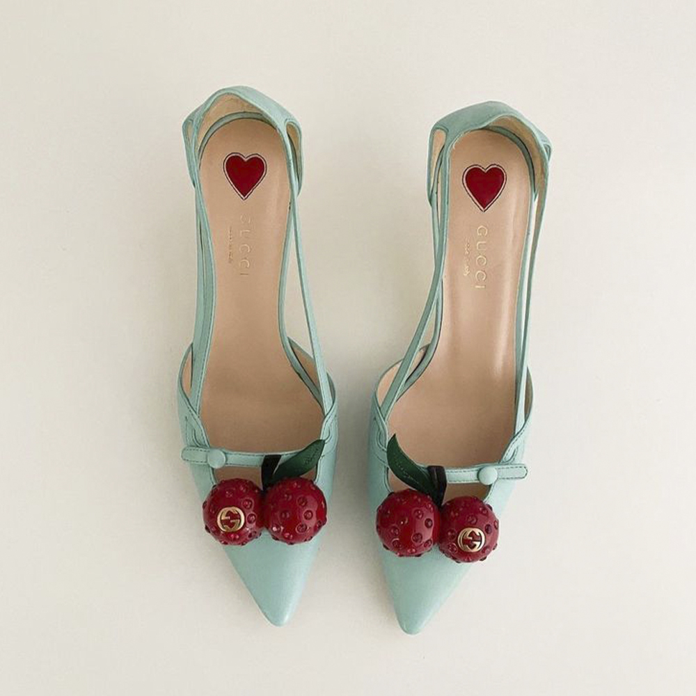 Голубые туфли-лодочки с вишнями GUCCI Unia Cherry Bamboo Heel Pumps