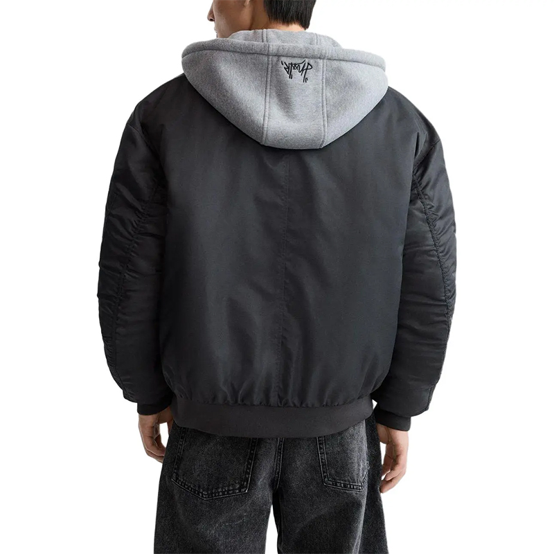 Мужская чёрная куртка-бомбер с капюшоном 