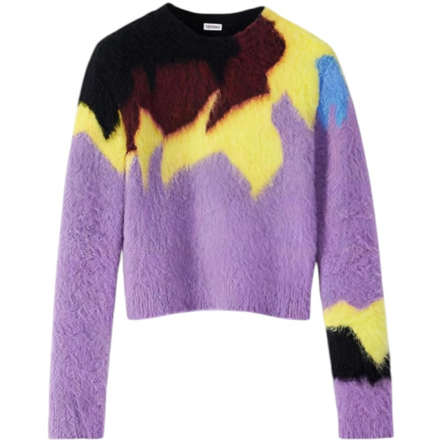 Сиреневый свитер с абстрактным принтом