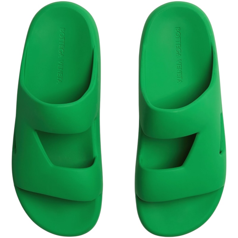 Зелёные резиновые шлепанцы